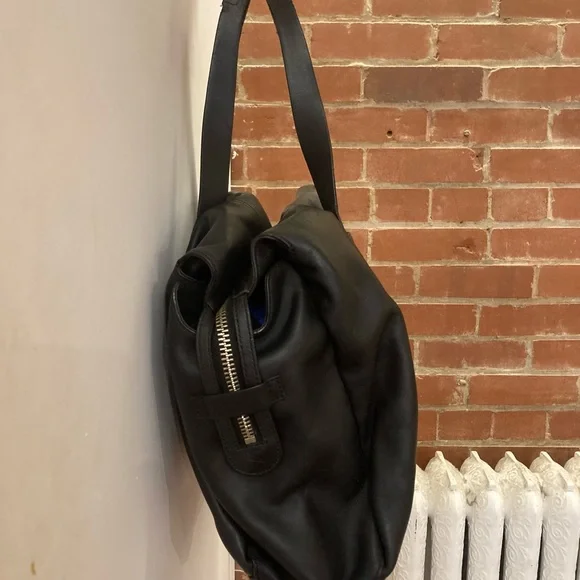 100% Aritzia Six Eleven Mc Duffle Large Leather Bag - Picture 5 of 9